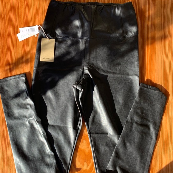 Aritzia Pants - NWT Aritzia Daria vegan leather leggings